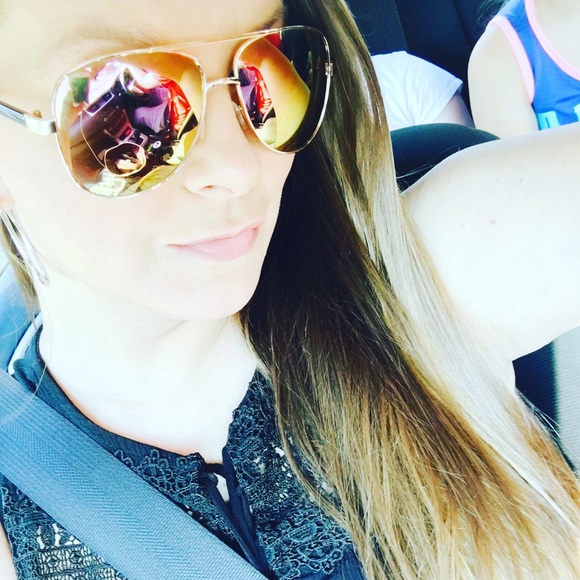 Meet your Posher, Allison - Picture 2 of 8